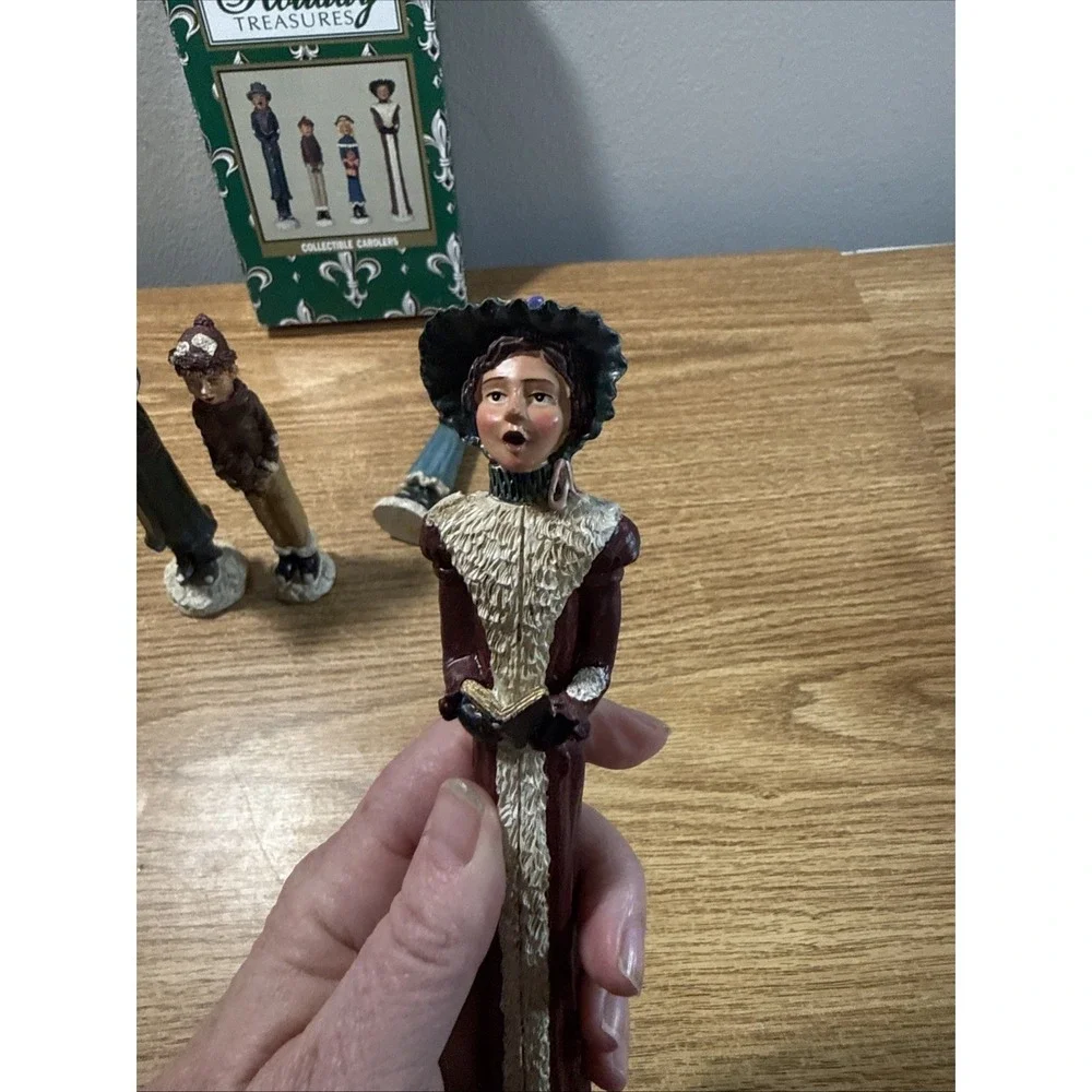 Windsor Collection‎ 4 Christmas Carolers Pencil Figurines Singing